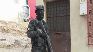 توقيف حوالى 50 شخصا بناءً على الاشتباه في ارتباطهم بشبكات إرهابية