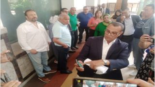 بعد اقصائه الفريق الاستقلالي ينسحب من اجتماع الدورة الاستثنائية لمجلس البيضاء 