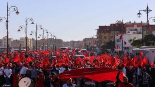الداخلة .. مسيرة جماهيرية تندد بـ “الاعتداء الجبان” الذي استهدف مواطنين أبرياء بالسمارة
	