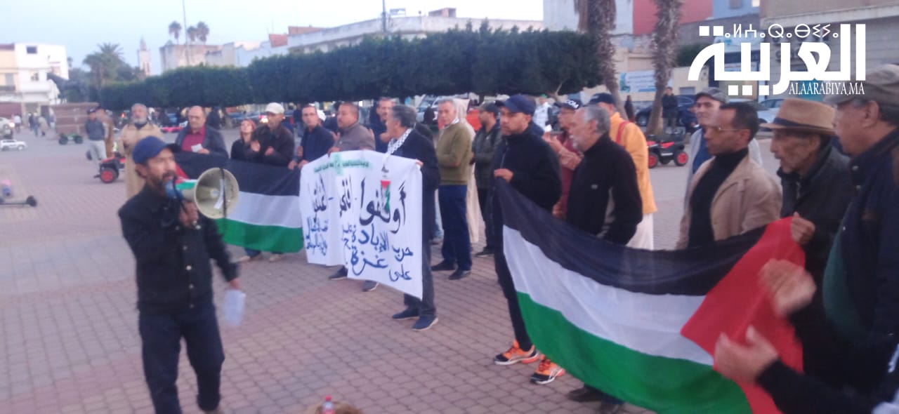 الجبهة الاجتماعية المحلية بالخميسات تنظم وقفة احتجاجية تضامنية مع الشعب الفـ.ـلسـطـ.ـيني