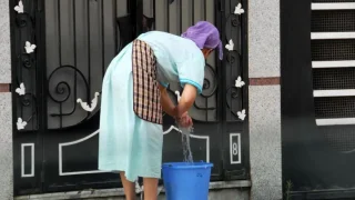 من التعذيب إلى الاحتقار: صرخة خادمات البيوت لتحسين أوضاعهن الاجتماعية