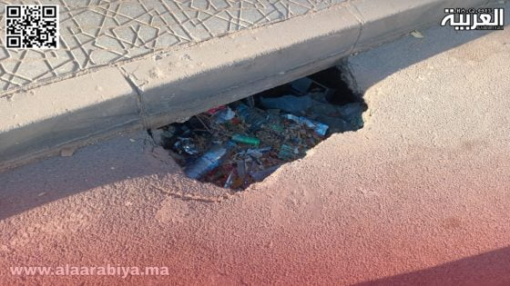 “حفرة” كبيرة تفضح مظاهر الغش والتلاعب بتيفلت.. واستياء من تواجدها بشارع الحي الإداري!؟