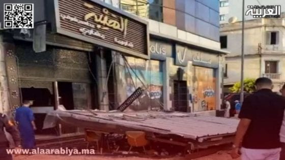 انهيار شرفة مطعم