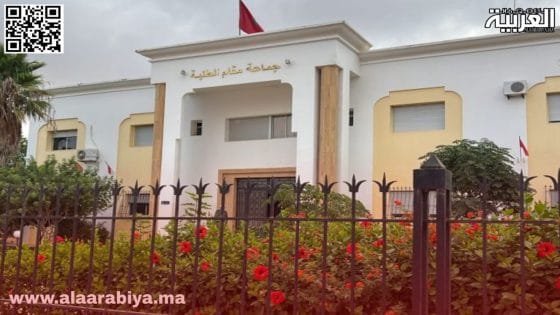 رئيس جماعة قروية ضواحي تيفلت يعلق صورة لشقيقه الأكبر الراحل داخل مكتبه.. وقائد المنطقة في خبر كان!