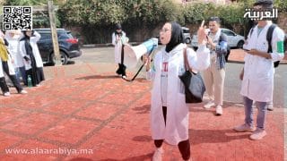 وقفة احتجاجية لممرضي وخرجي وطلبة المعهد العالي للمهن التمريضية بمراكش للمطالبة بالتوظيف