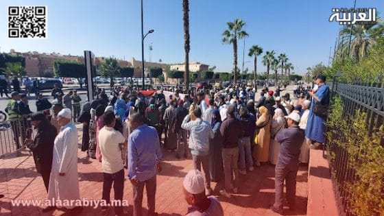 مواطنون يطالبون بدعم المتضررين من الزلزال بوقفة احتجاجية أمام ولاية جهة مراكش