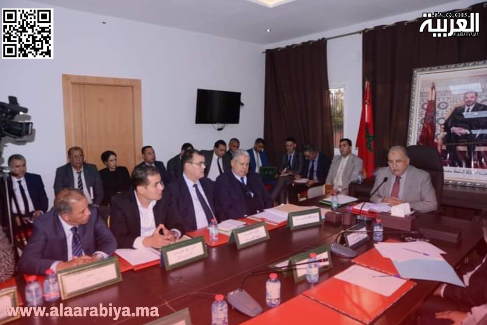 عامل الإقليم يعقد اجتماعا بمقر جماعة الخميسات ويناقش عددا من الملفات التي تطالب بها الساكنة