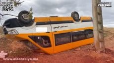 انقلاب سيارة نقل مدرسي وقلق الأهالي على إثر حادثة سير خطيرة في طريق سيدي حرازم