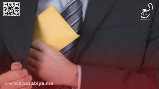 عون سلطة يتلقى رشوة