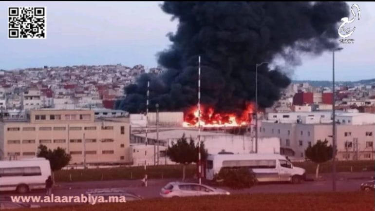 حريق مهول يأتي على مصنع للأحذية بالمنطقة الصناعية العوامة في طنجة