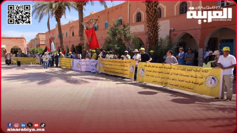 مهنيون وعمال الكونفدرالية الديموقراطية للشغل بطاطا يخوضون إضراباً واعتصاماً احتجاجياً