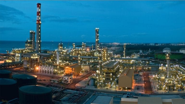 البرلمانيون يطالبون باعادة تشغيل “سامير” لضمان السيادة الطاقية وتخفيض اسعار المحروقات