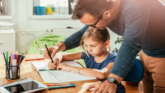 المذاكرة بين الماضي والحاضر: جدل الواجبات المنزلية… هل هي ضرورة تربوية أم عبء عائلي؟