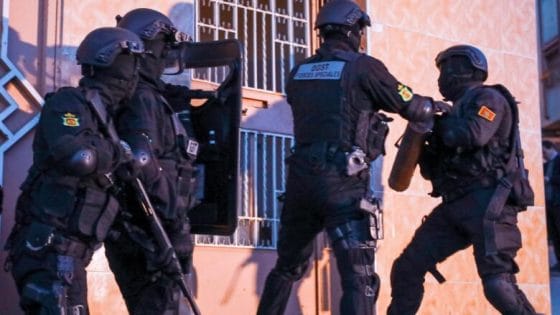 الشرطة تحبط مخططا إرهابيا وشيكا: توقيف موالٍ لـ “داعش” في تطوان بسلاح أبيض