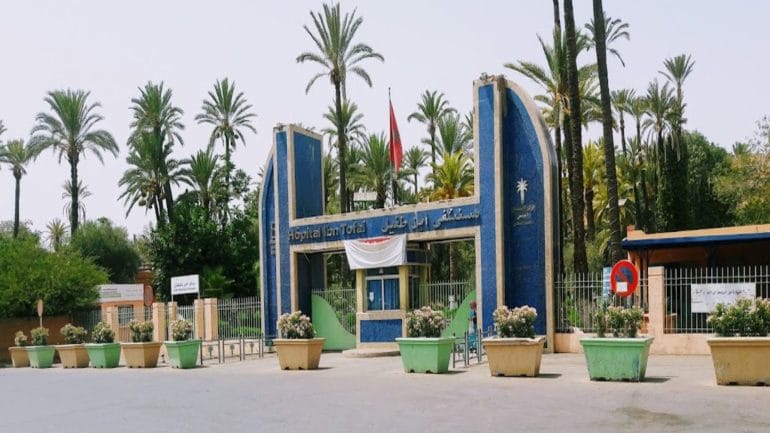 حقوقيون يدقون ناقوس الخطر: “تعطل الأجهزة” بمستشفى ابن طفيل بمراكش يحرم أطفالا من فحص العيون ويهدر كرامة أسرهم