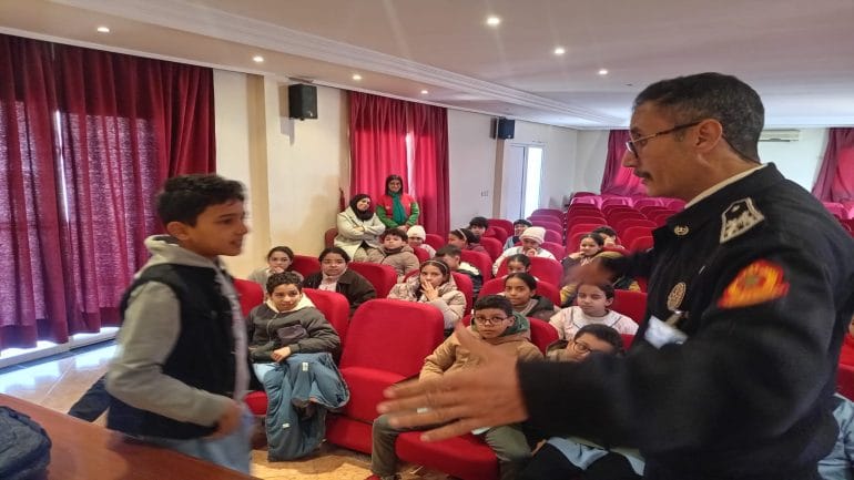 أمن مراكش يعزز الوعي المدرسي: ندوة تحسيسية بمؤسسة العمراني حول مخاطر العنف