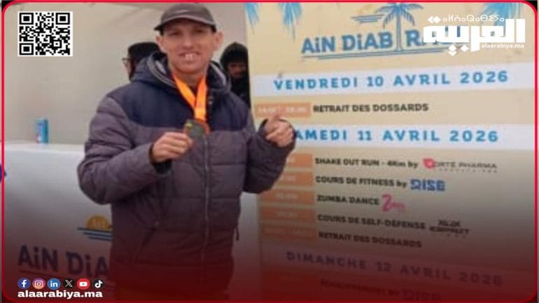 عداء الجيش الملكي طارق أوعلا يعتلي منصة التتويج بالرتبة الأولى في السباق الدولي 10 كلمترات بمدينة الدار البيضاء