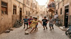 أزقة رياض المنارة بمراكش تضج بالصخب.. أزمة غياب ملاعب القرب تؤرق الساكنة