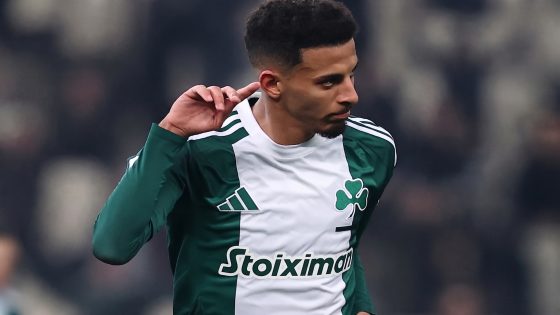 أوناحي يقود باناثينايكوس لفوز ثمين في كأس اليونان بهدفين في شباك كيفيسيا